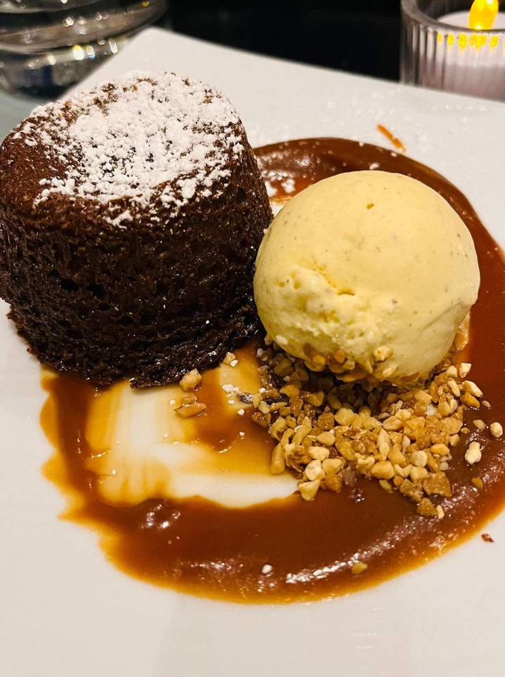 Moelleux au chocolat avec glace vanille Nice