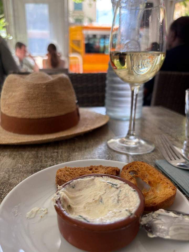 Plat dessert et vin Nice